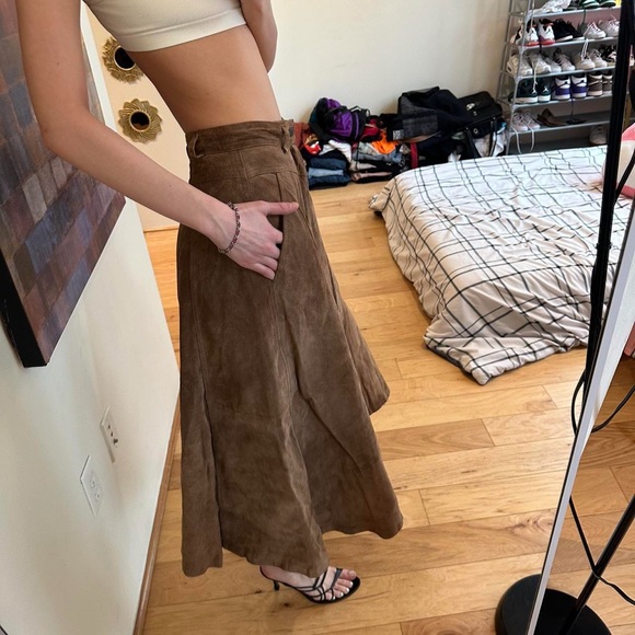 Chic Brown Leather Maxi Skirt - Picture 8 of 8